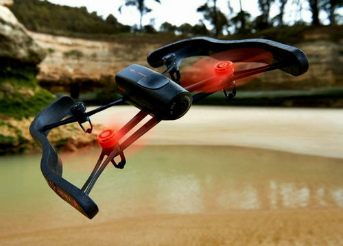AR.Drone 2.0是世界上最知名的手机遥控无人机，在可玩性与性能上的表现都被广为称赞。AR.Drone 2.0采用四螺旋翼设计，具有极强的飞行稳定性，在有风环境中依然能够实现平稳飞行，而这一切都得益于它出色的传感系统。除了具有飞行功能外，AR.Drone 2.0还配置有一颗720p级摄像机，能够拍摄相片或视频，如果你想玩玩航拍，AR.Drone 2.0是一个不错的选择。