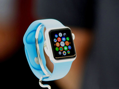 此前媒体已经报道，Apple Watch将会拥有三款不同规格、不同用途的产品序列，其中Sport最为便宜，售价约为349美元，标准版Apple Watch约比Sport版略贵几百美元，而最高端的Edition系列则售价不详。根据已有消息预测，Apple Watch Edition系列的价格可能定在5000-10000美元之间。